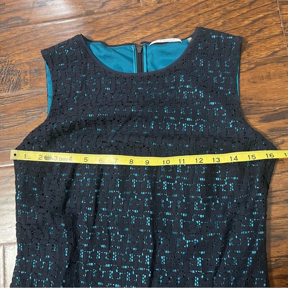 Tahari Sleeveless Navy Lace Overlay Teal Silk Sheath Dress Size 4 - Picture 6 of 11